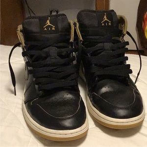 Jordan 1 Mid